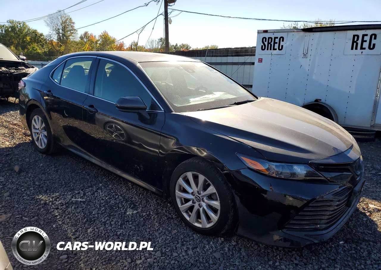 2018 Toyota Camry Le VIN:JTNB11HK5J3019012 - 4