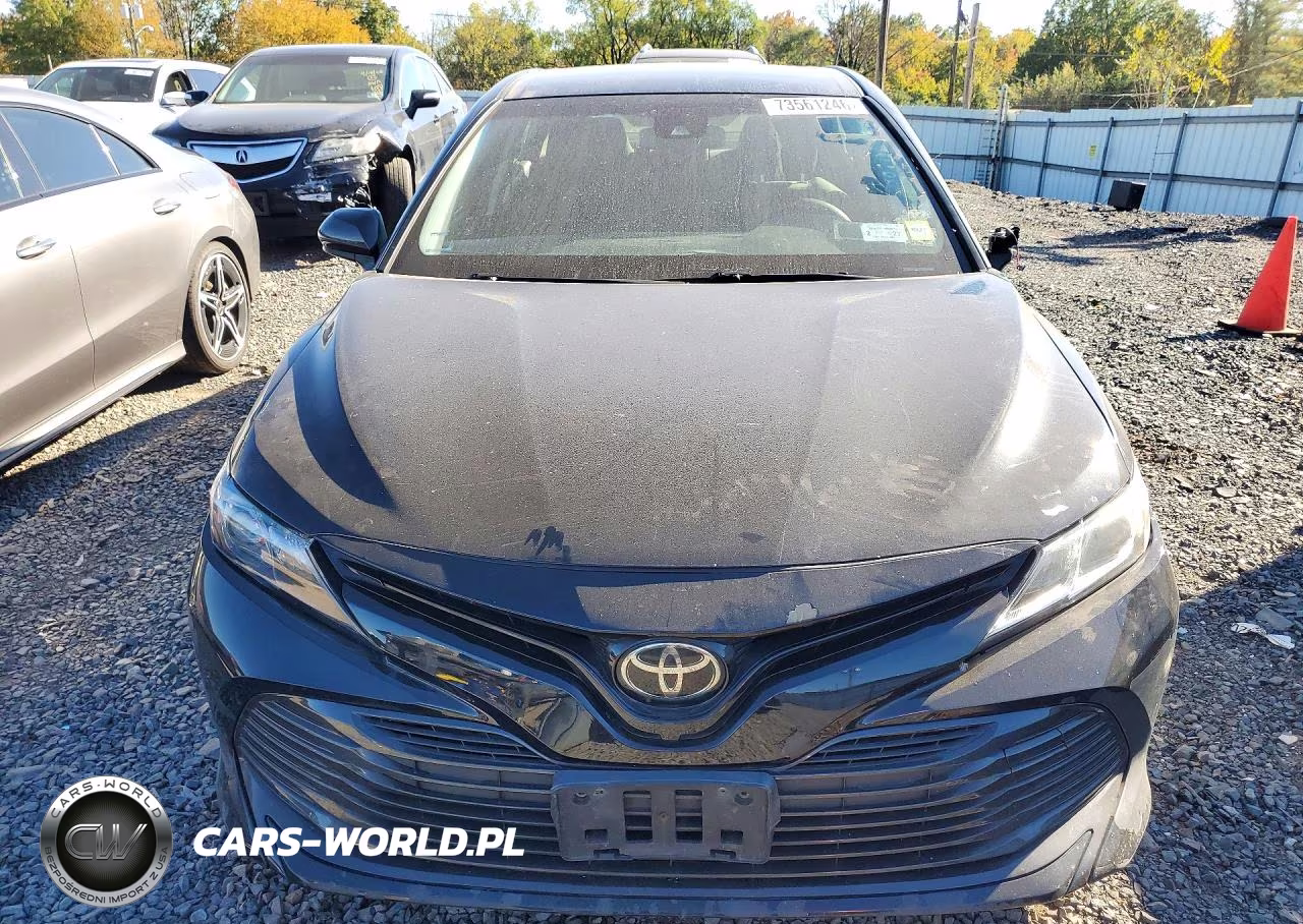 2018 Toyota Camry Le VIN:JTNB11HK5J3019012 - 5