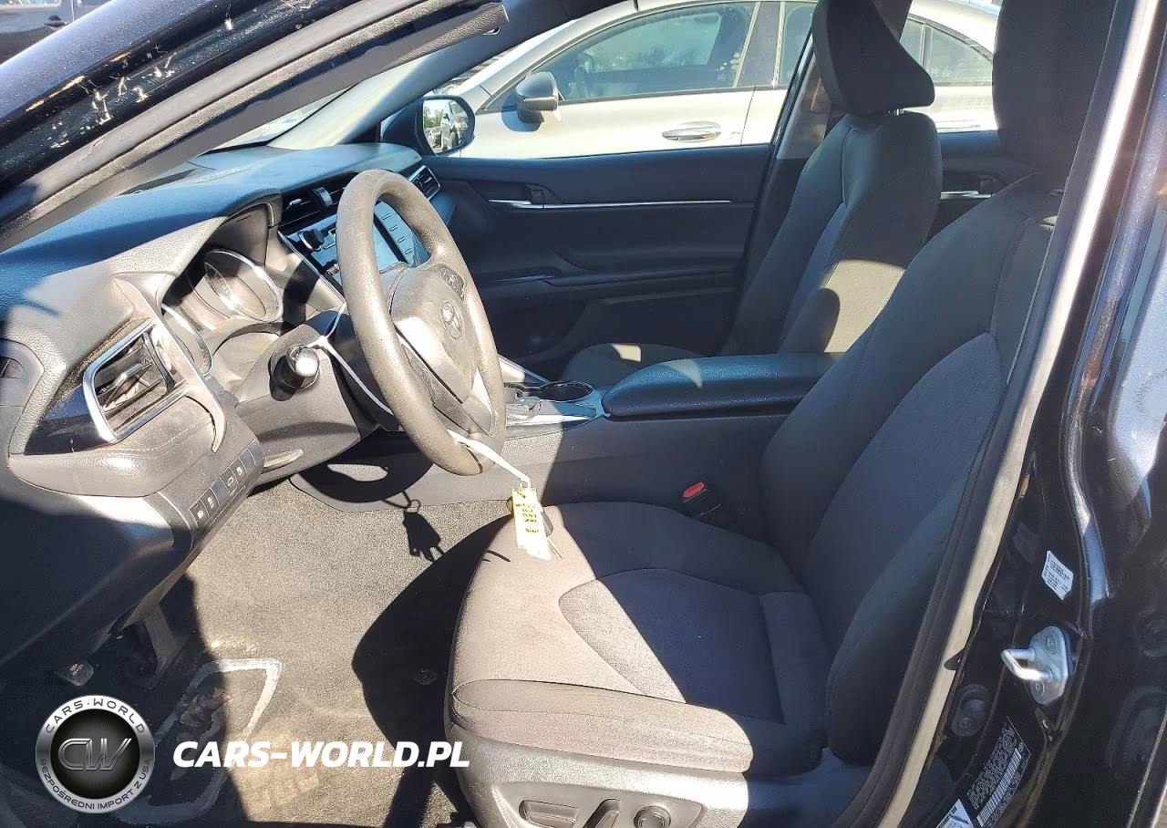 2018 Toyota Camry Le VIN:JTNB11HK5J3019012 - 7