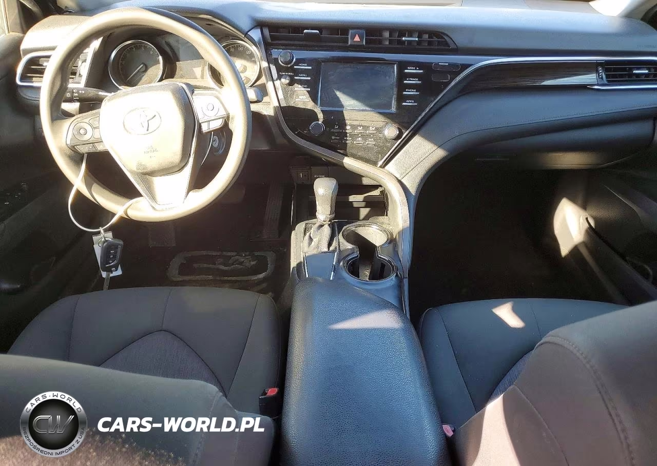 2018 Toyota Camry Le VIN:JTNB11HK5J3019012 - 8