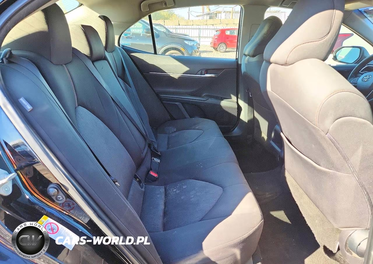 2018 Toyota Camry Le VIN:JTNB11HK1J3020528 - 10