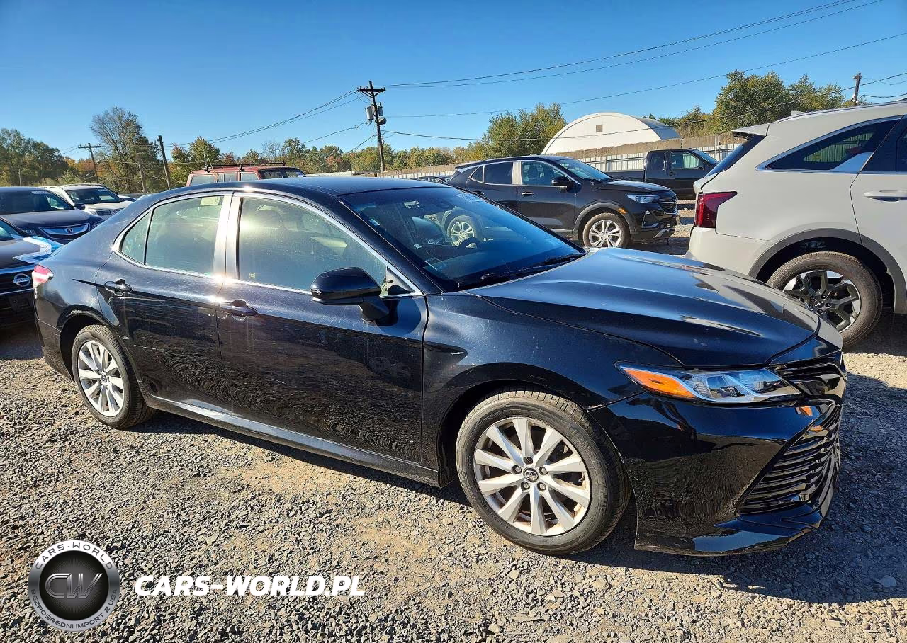 2018 Toyota Camry Le VIN:JTNB11HK1J3020528 - 4