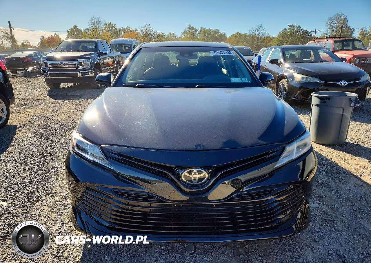 2018 Toyota Camry Le VIN:JTNB11HK1J3020528 - 5