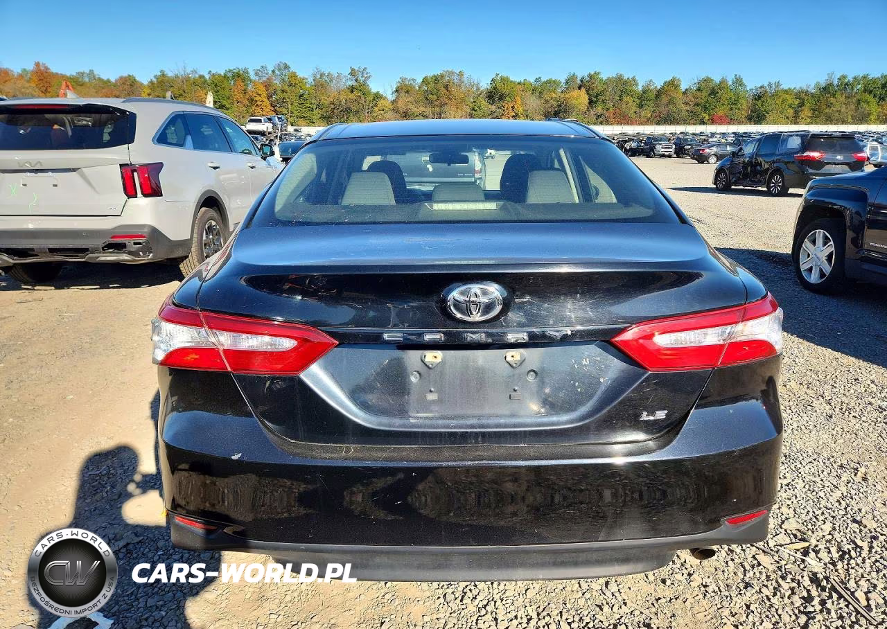 2018 Toyota Camry Le VIN:JTNB11HK1J3020528 - 6