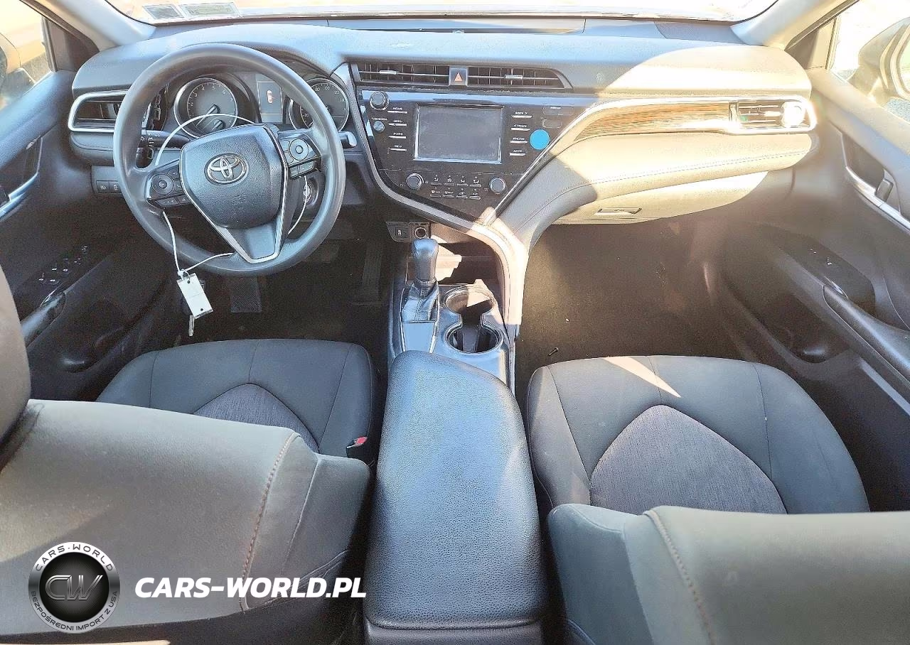 2018 Toyota Camry Le VIN:JTNB11HK1J3020528 - 8