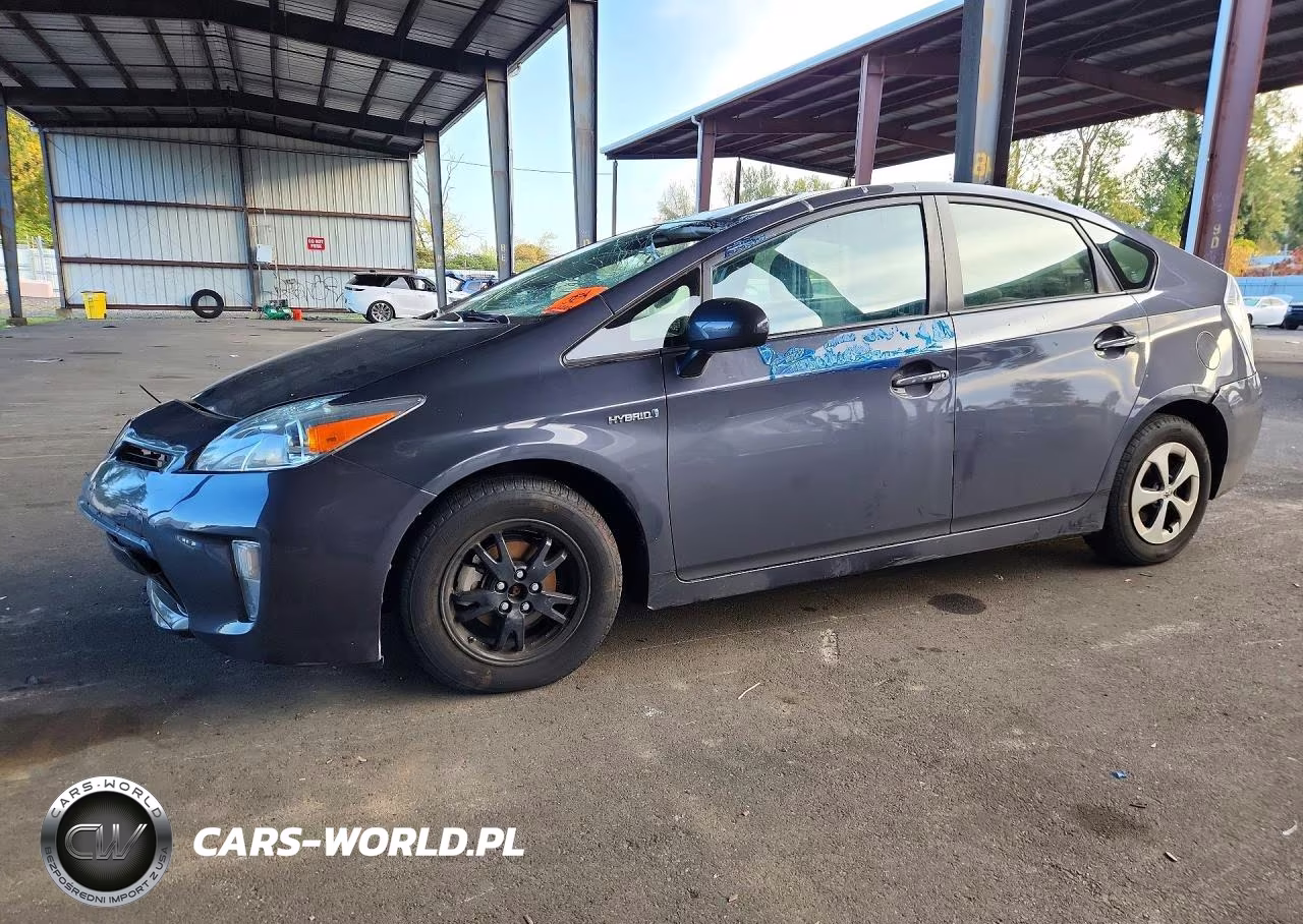 2015 Toyota Prius Two – zdjęcie 1 z 12