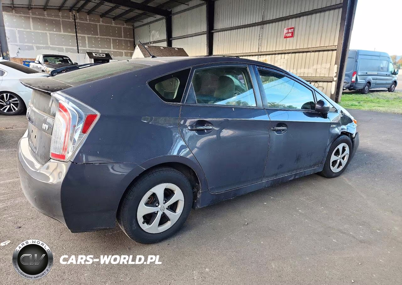 2015 Toyota Prius Two VIN:JTDKN3DU0F1959300 - 3