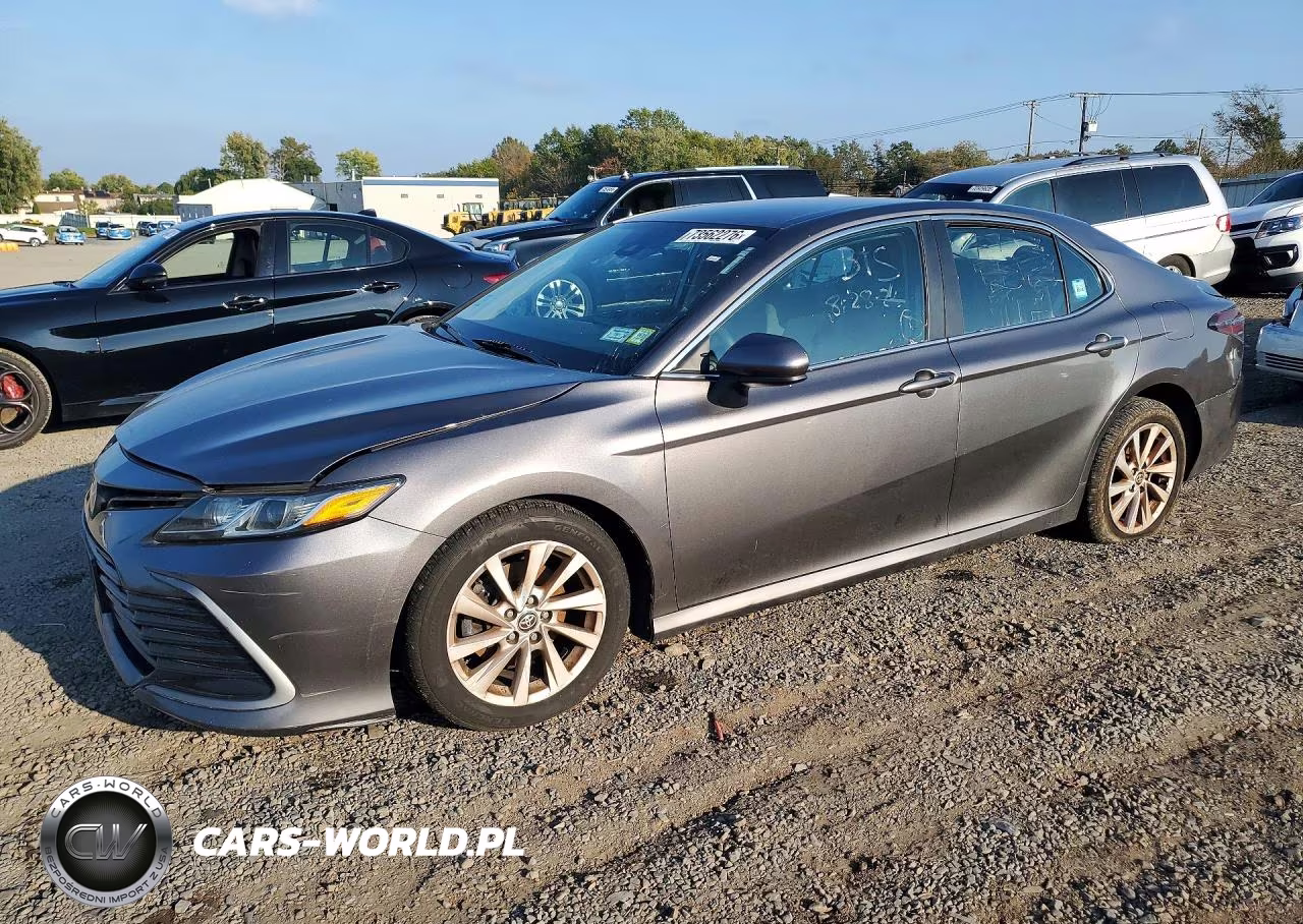 2021 Toyota Camry Le – zdjęcie 1 z 12