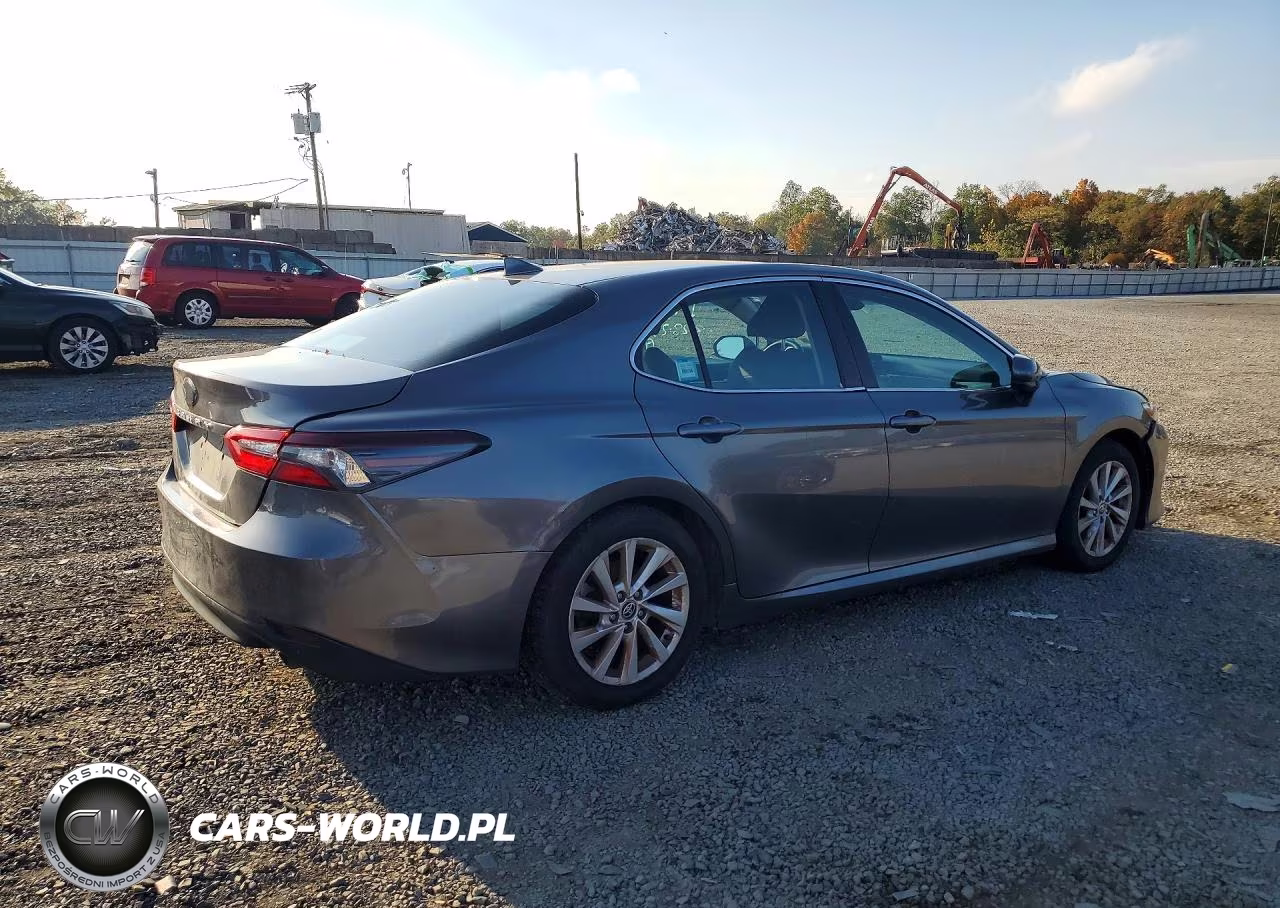 2021 Toyota Camry Le VIN:4T1C11AK7MU540343 - 3