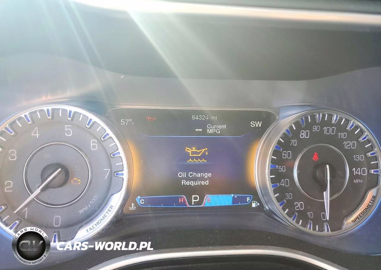 2016 Chrysler 200 C VIN:1C3CCCEG7GN114669 - 9