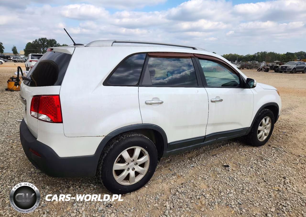 2011 Kia Sorento Lx VIN:5XYKT4A15BG162928 - 3