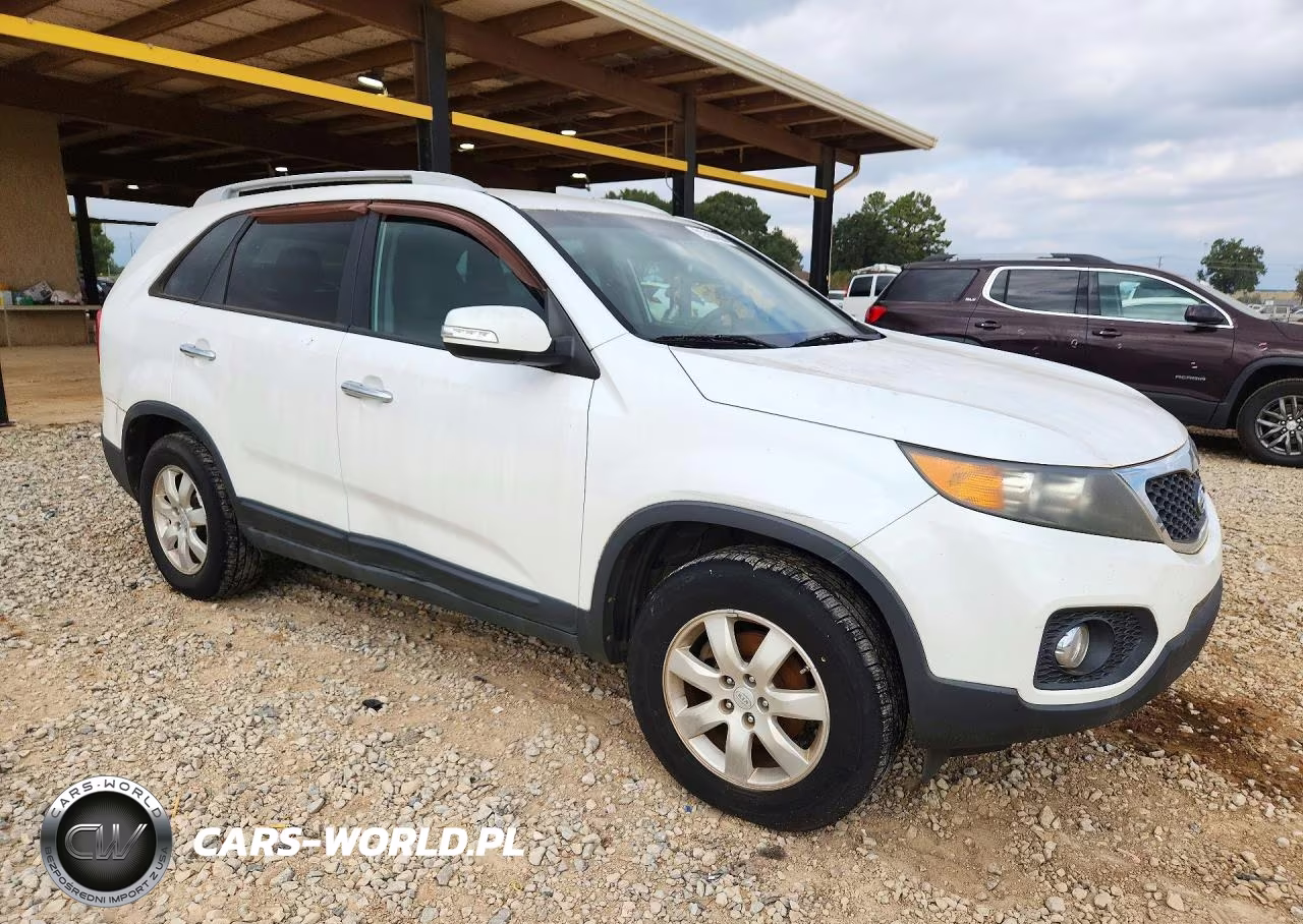 2011 Kia Sorento Lx VIN:5XYKT4A15BG162928 - 4