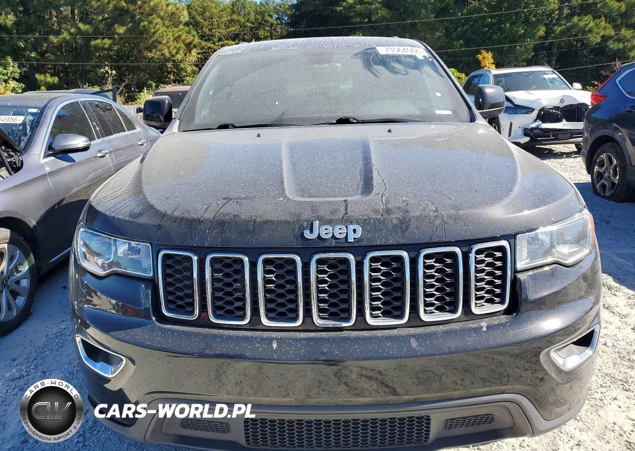 2017 Jeep Grand Cherokee Laredo VIN:1C4RJEAGXHC916255 - 5