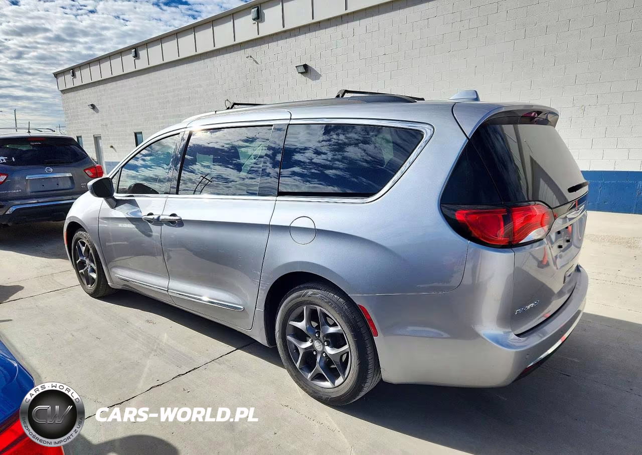 2017 Chrysler Pacifica Touring-L VIN:2C4RC1BG3HR668388 - 2