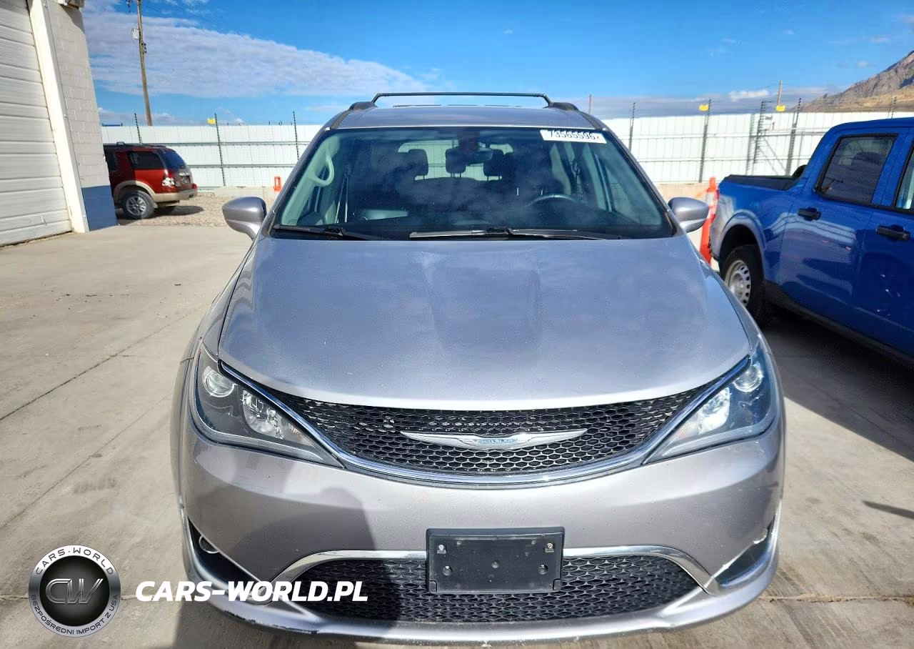 2017 Chrysler Pacifica Touring-L VIN:2C4RC1BG3HR668388 - 5