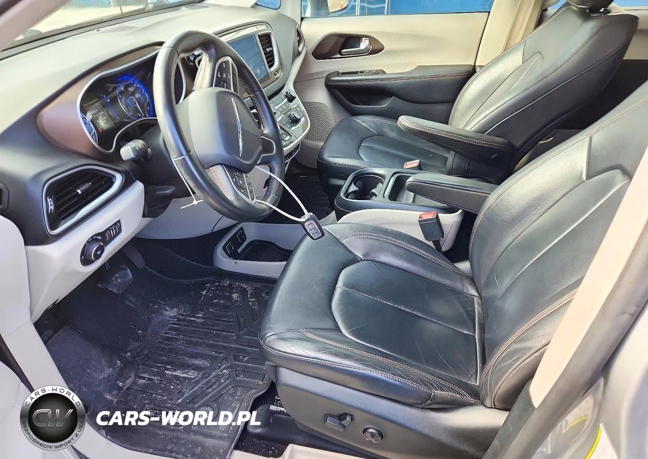 2017 Chrysler Pacifica Touring-L VIN:2C4RC1BG3HR668388 - 7