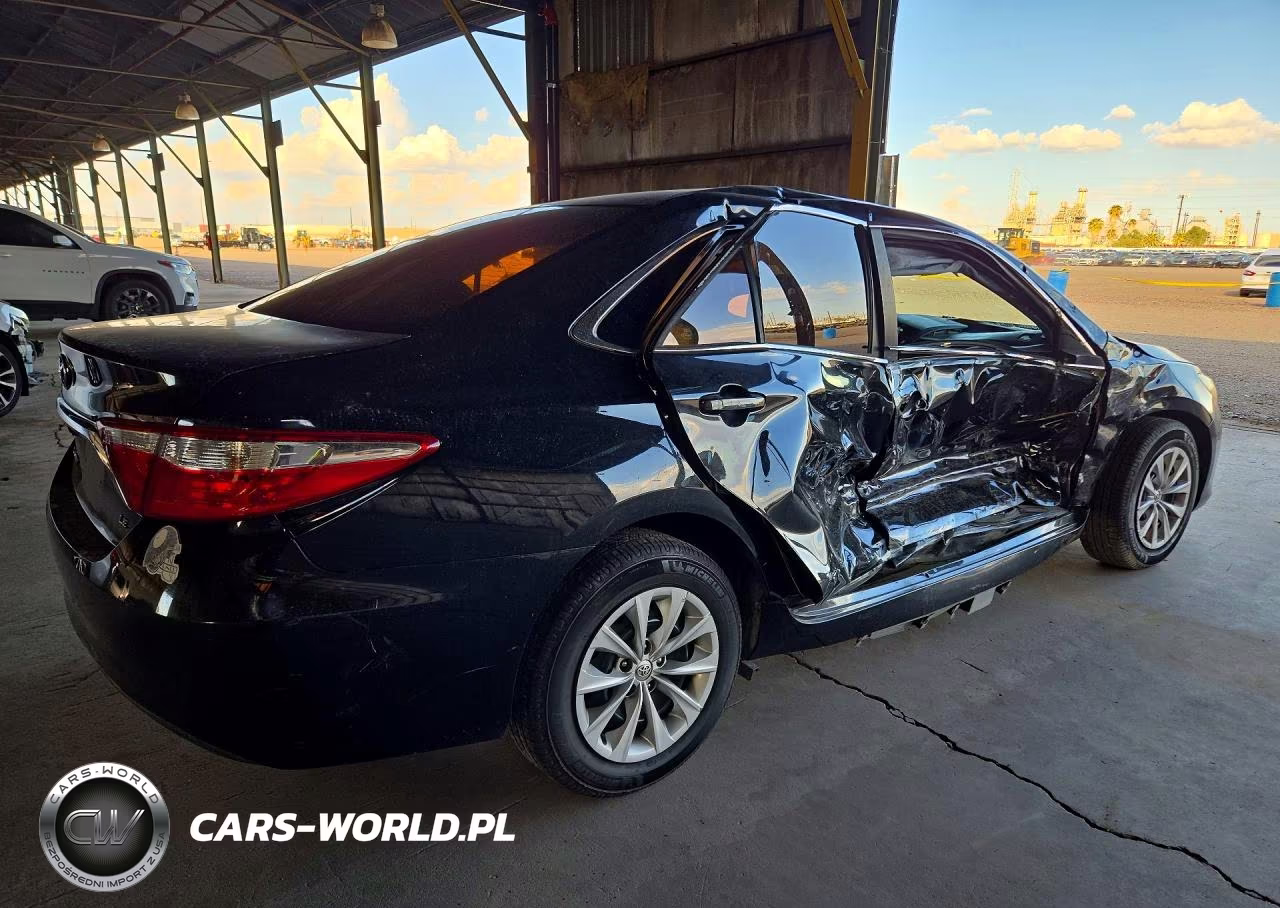 2016 Toyota Camry Le VIN:4T4BF1FKXGR575619 - 3