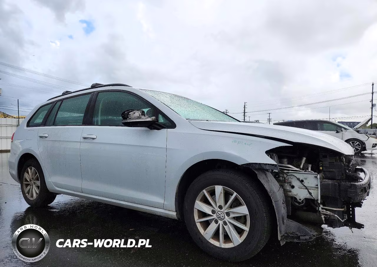 2018 Volkswagen Golf Sportwagen S VIN:3VWD17AU5JM756041 - 4