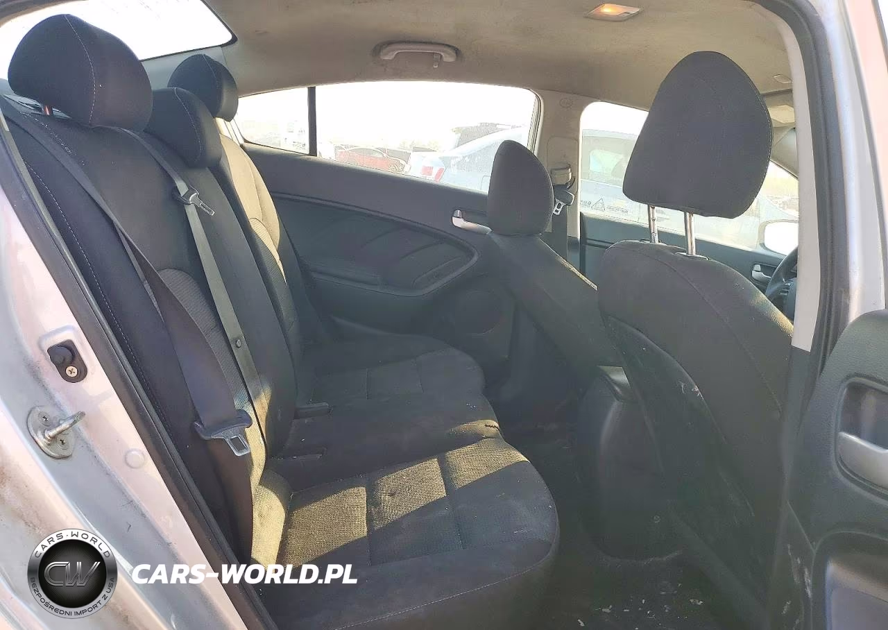 2018 Kia Forte Lx VIN:3KPFK4A75JE261365 - 10