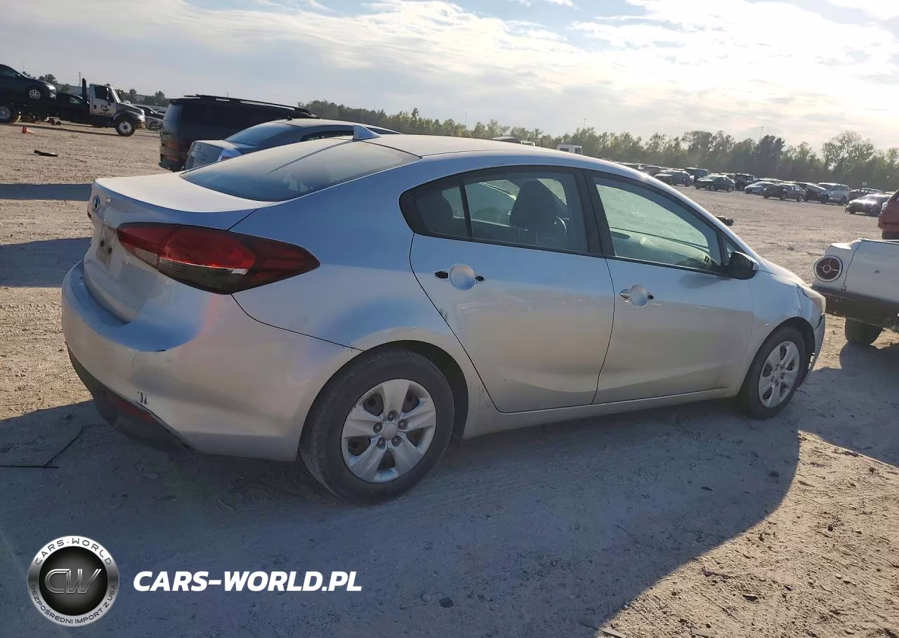 2018 Kia Forte Lx VIN:3KPFK4A75JE261365 - 3