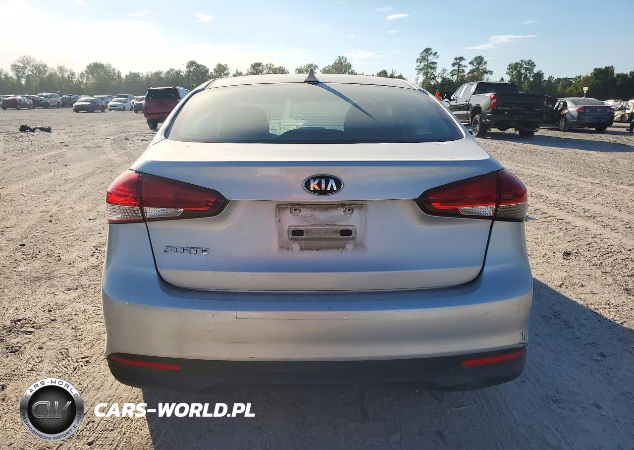 2018 Kia Forte Lx VIN:3KPFK4A75JE261365 - 6