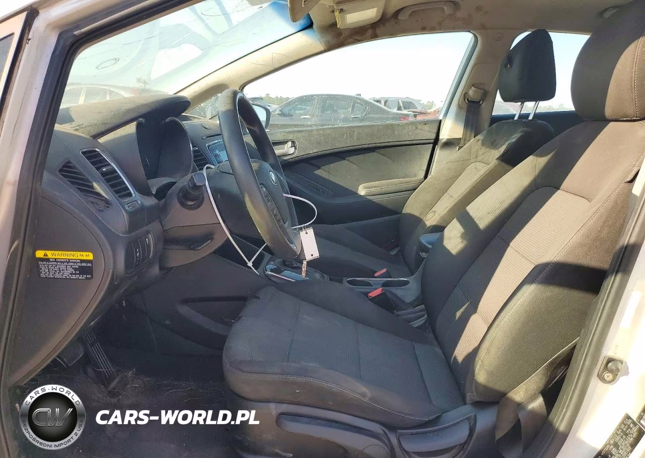 2018 Kia Forte Lx VIN:3KPFK4A75JE261365 - 7