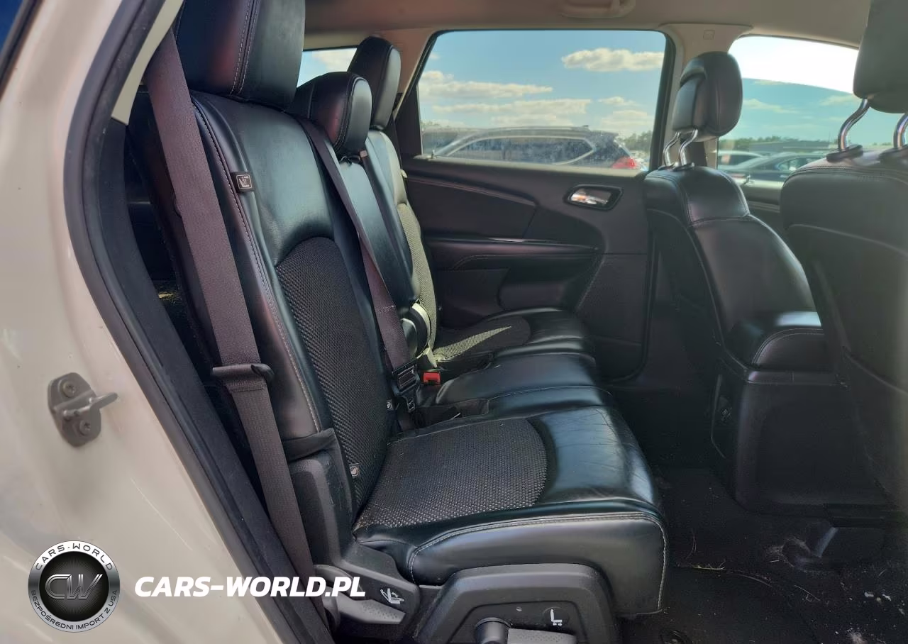 2019 Dodge Journey Crossroad VIN:3C4PDCGG0KT857755 - 11