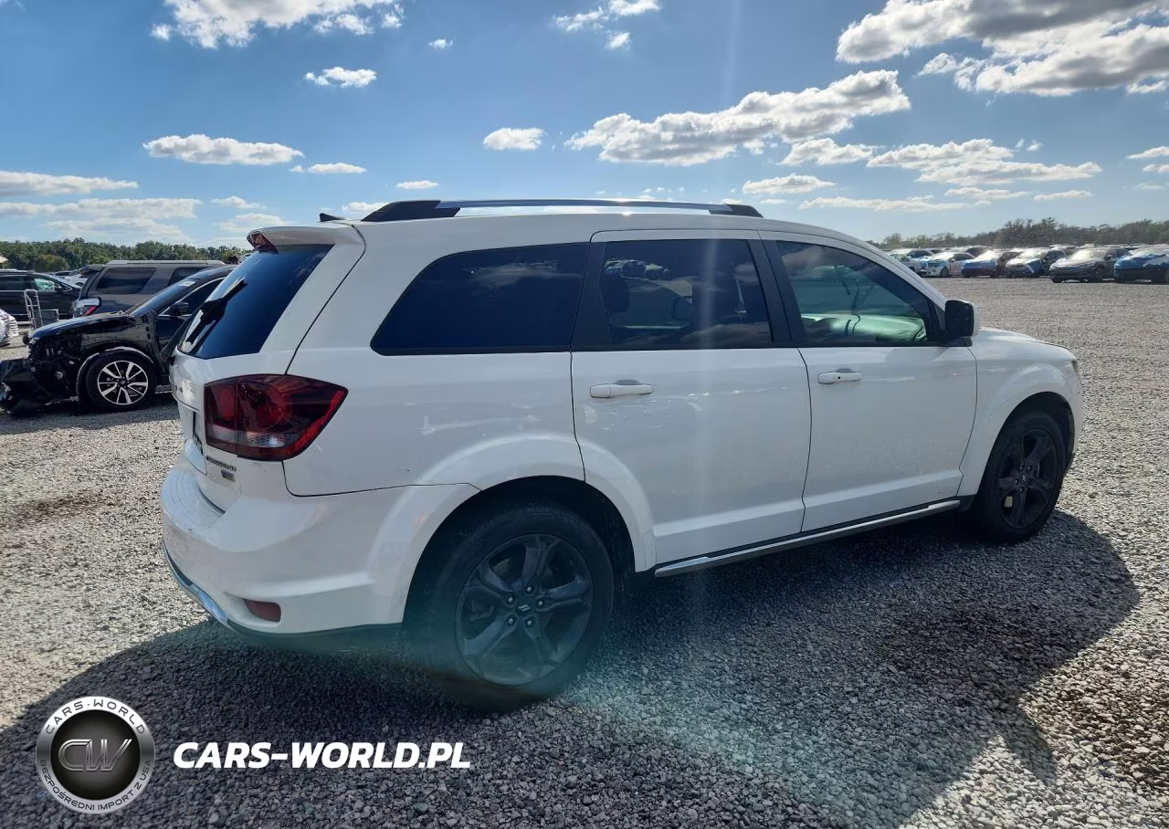 2019 Dodge Journey Crossroad VIN:3C4PDCGG0KT857755 - 3