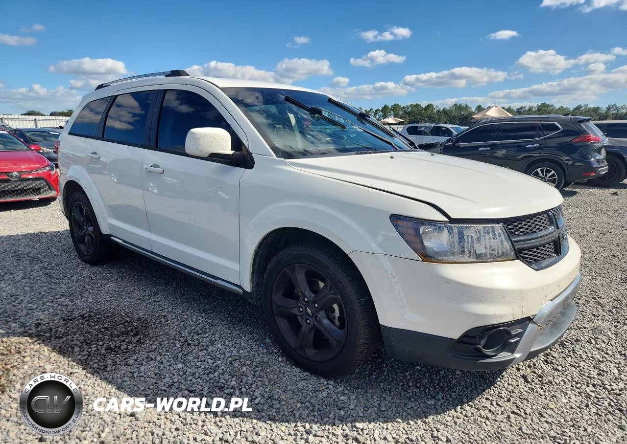 2019 Dodge Journey Crossroad VIN:3C4PDCGG0KT857755 - 4