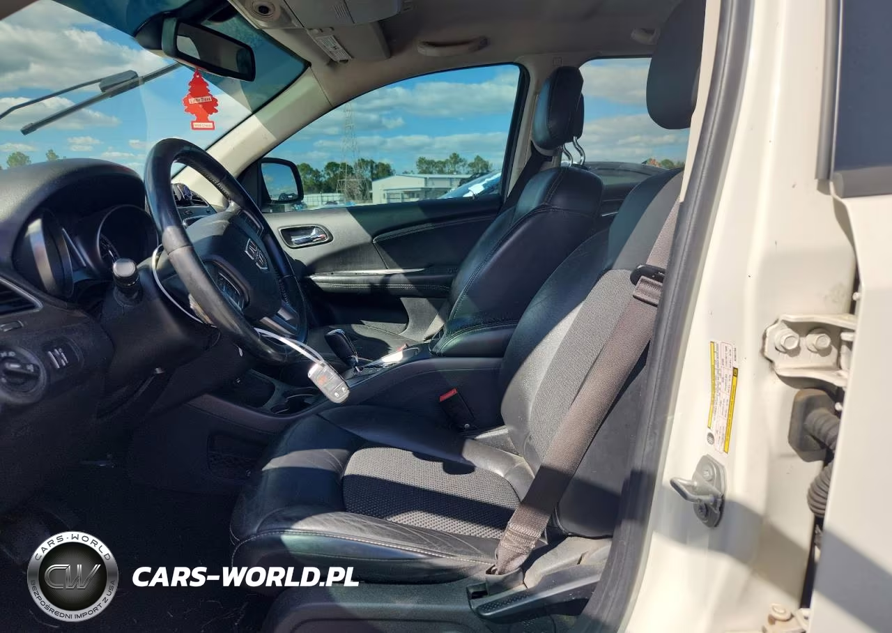 2019 Dodge Journey Crossroad VIN:3C4PDCGG0KT857755 - 7