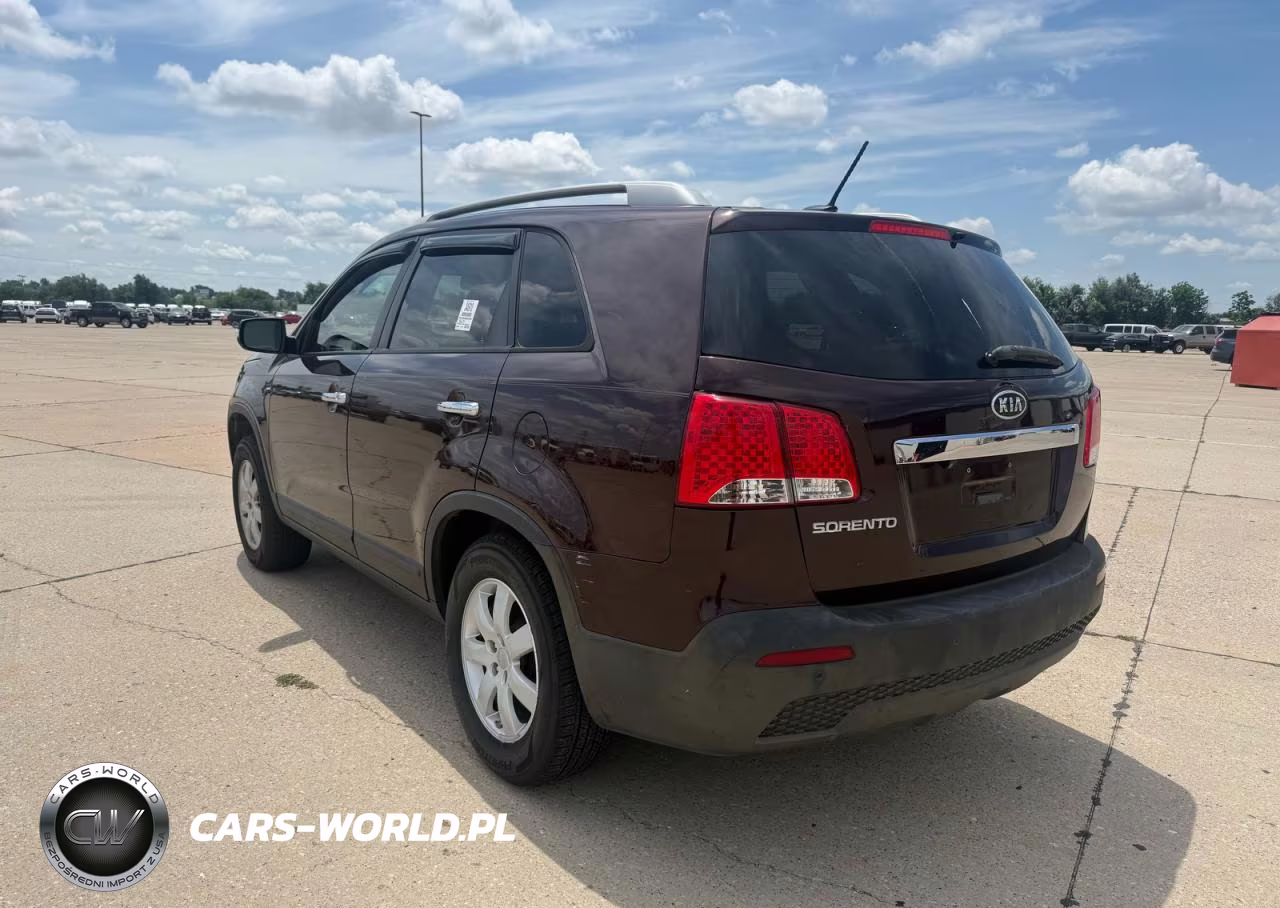 2013 Kia Sorento Lx VIN:5XYKT3A68DG391838 - 3