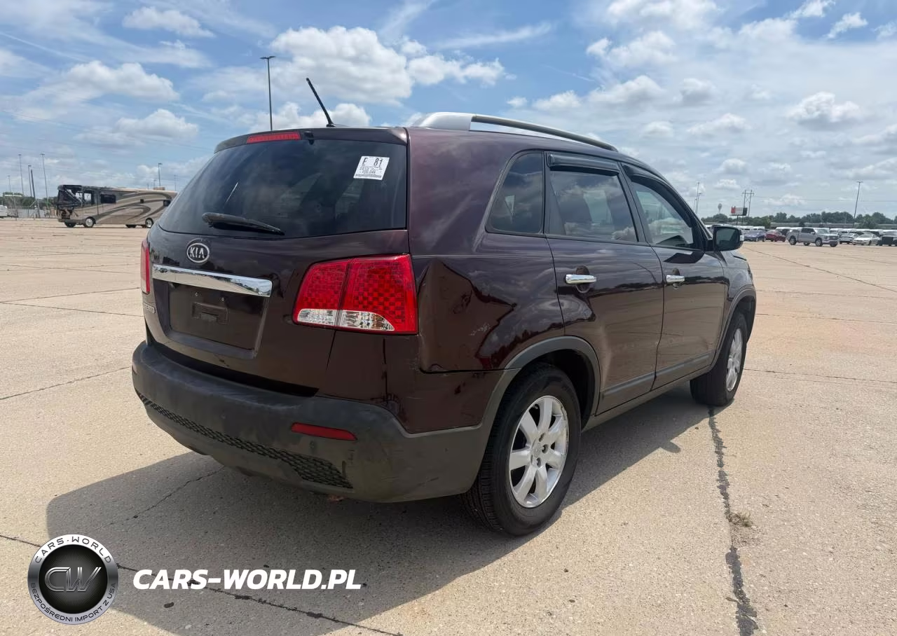2013 Kia Sorento Lx VIN:5XYKT3A68DG391838 - 4