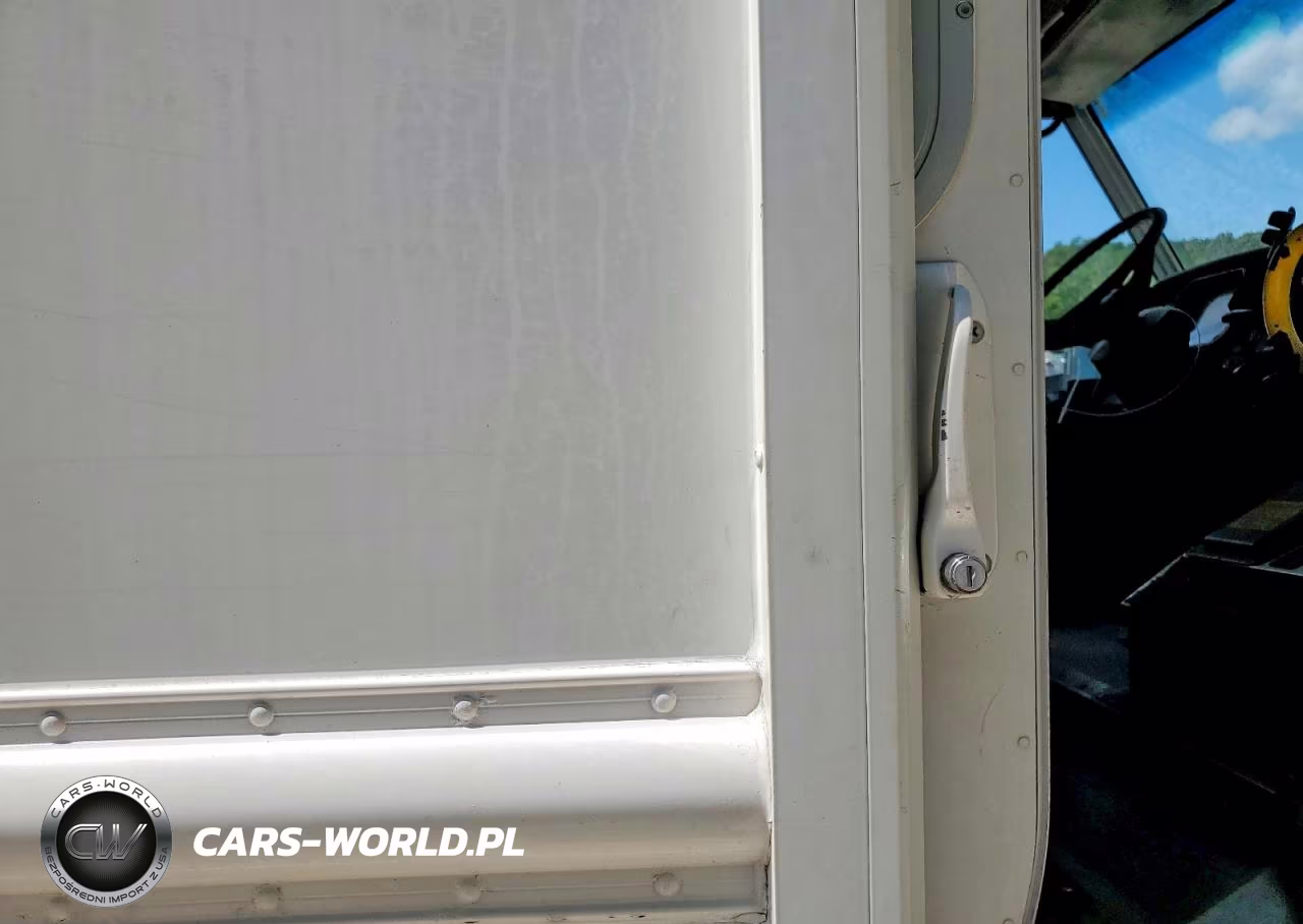2016 Freightliner Mt45G Chassis Delivery Truck VIN:4UZAC2DV5GCHX0599 - 11