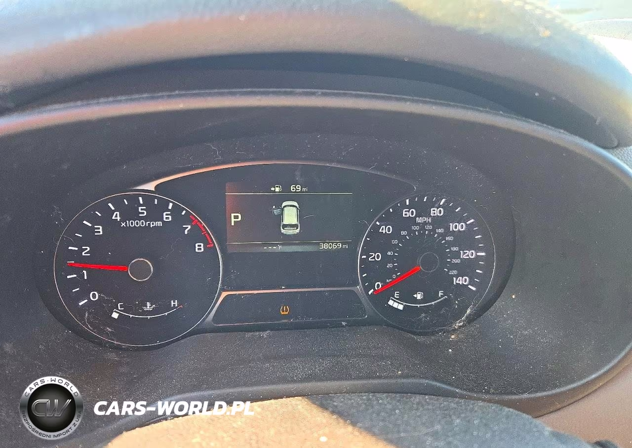 2018 Kia Soul + VIN:KNDJP3A52J7570201 - 9