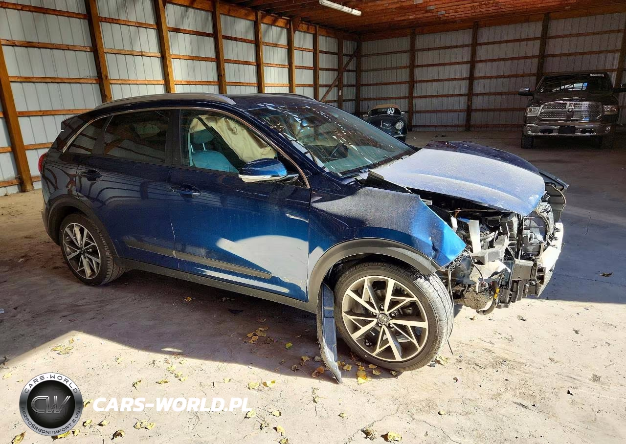 2020 Kia Niro Touring VIN:KNDCC3LC4L5422064 - 4