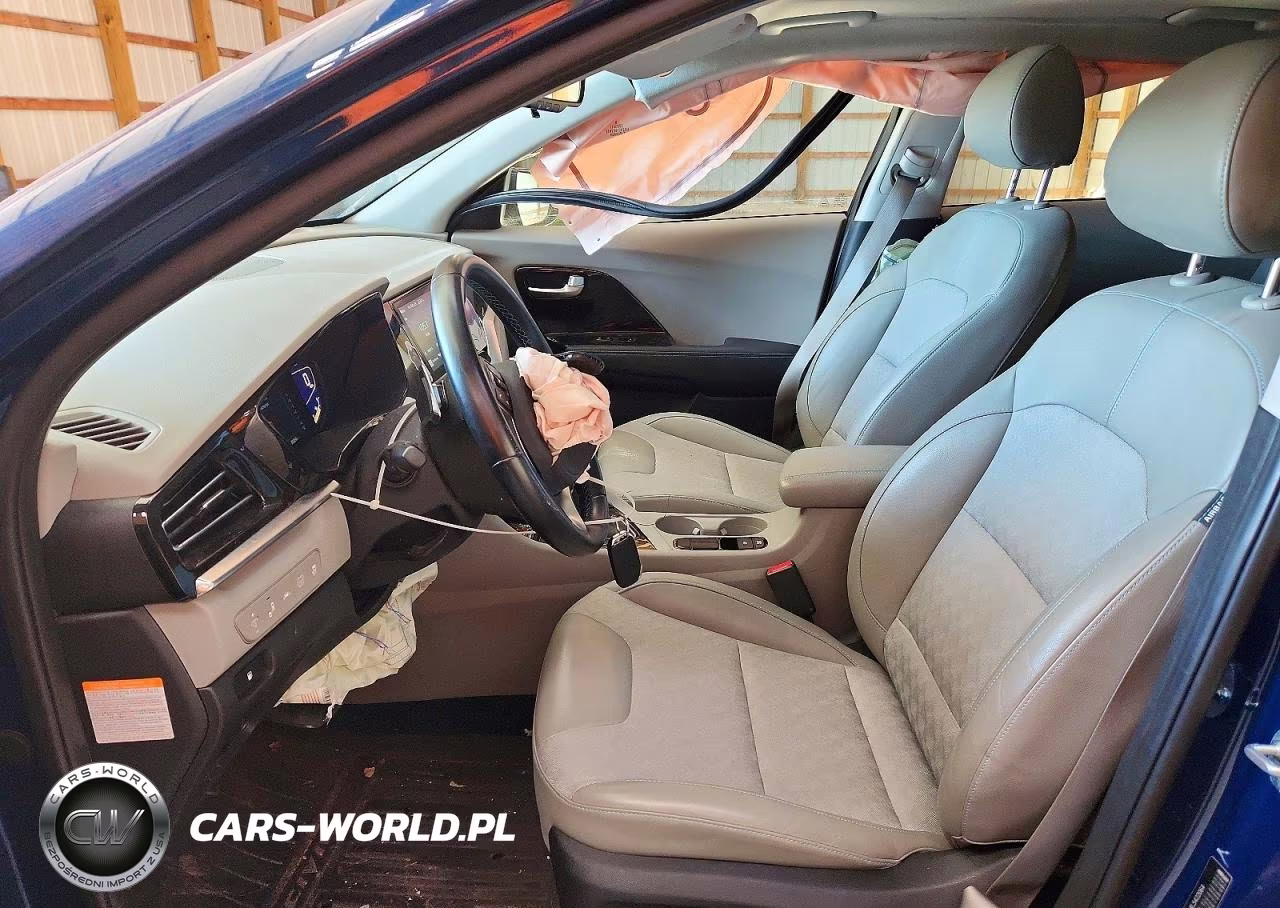 2020 Kia Niro Touring VIN:KNDCC3LC4L5422064 - 7
