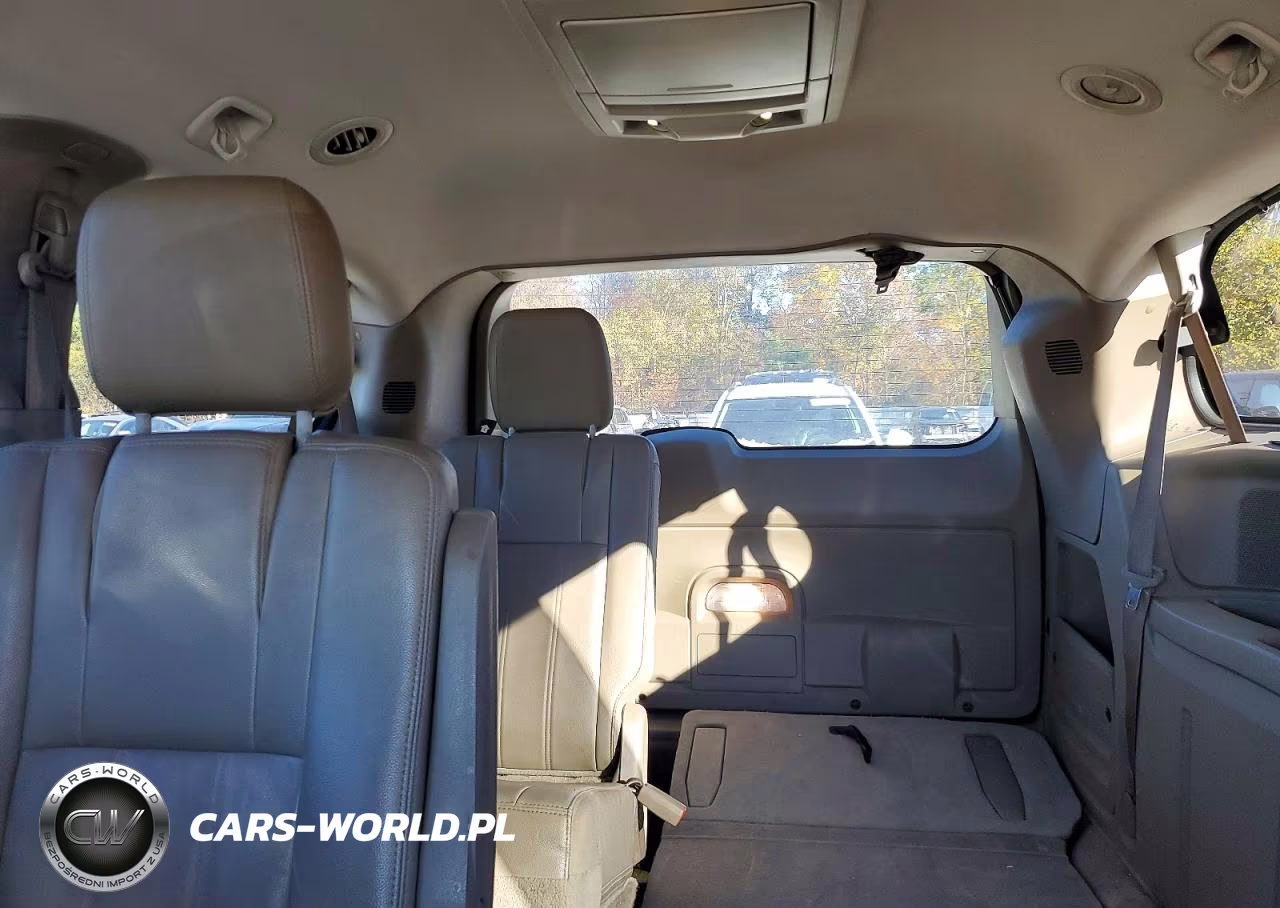 2016 Chrysler Town & Country Touring VIN:2C4RC1BG1GR231942 - 10