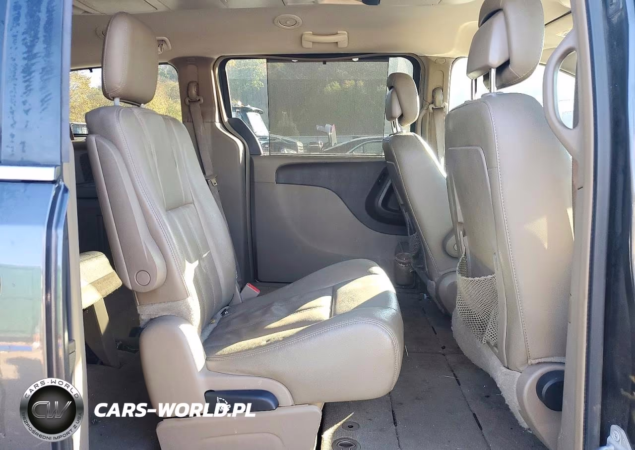 2016 Chrysler Town & Country Touring VIN:2C4RC1BG1GR231942 - 11
