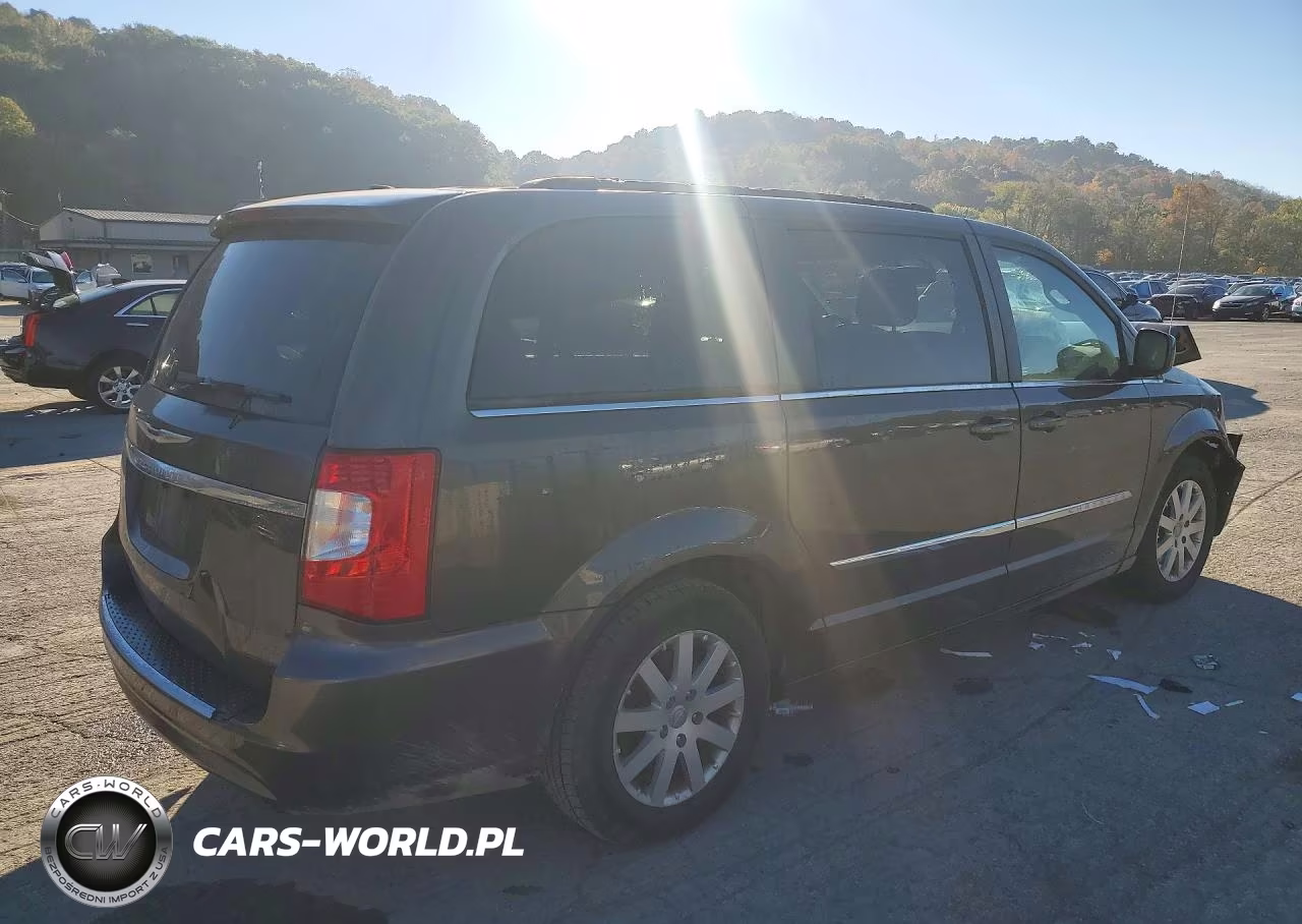2016 Chrysler Town & Country Touring VIN:2C4RC1BG1GR231942 - 3