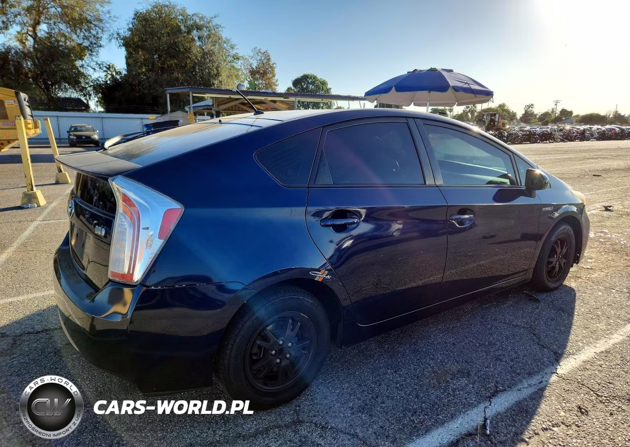 2015 Toyota Prius Two VIN:JTDKN3DU9F0453650 - 3