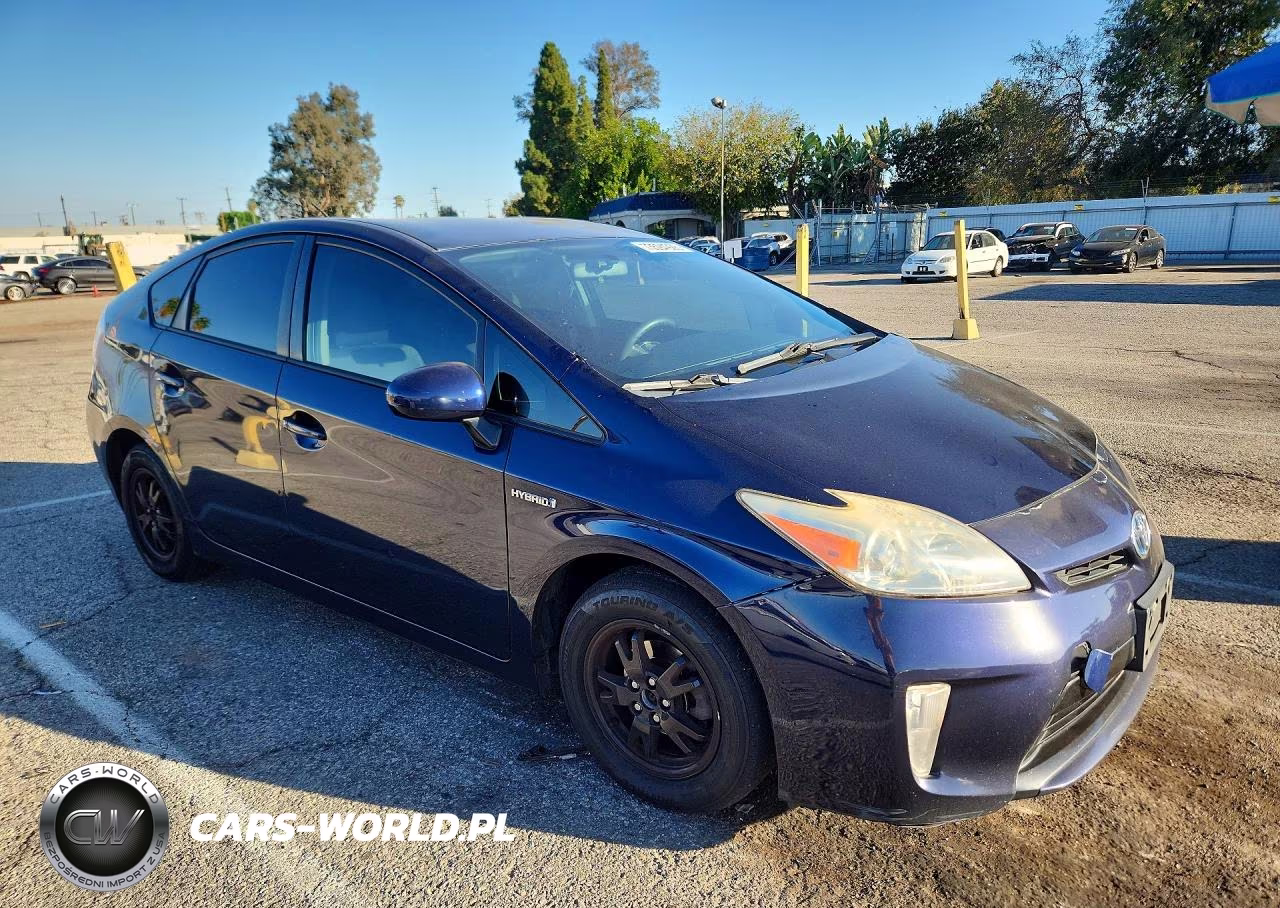 2015 Toyota Prius Two VIN:JTDKN3DU9F0453650 - 4