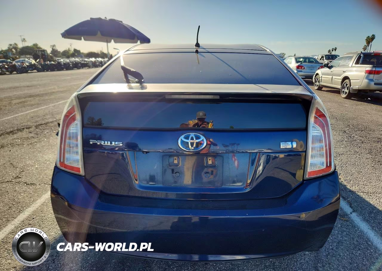2015 Toyota Prius Two VIN:JTDKN3DU9F0453650 - 6