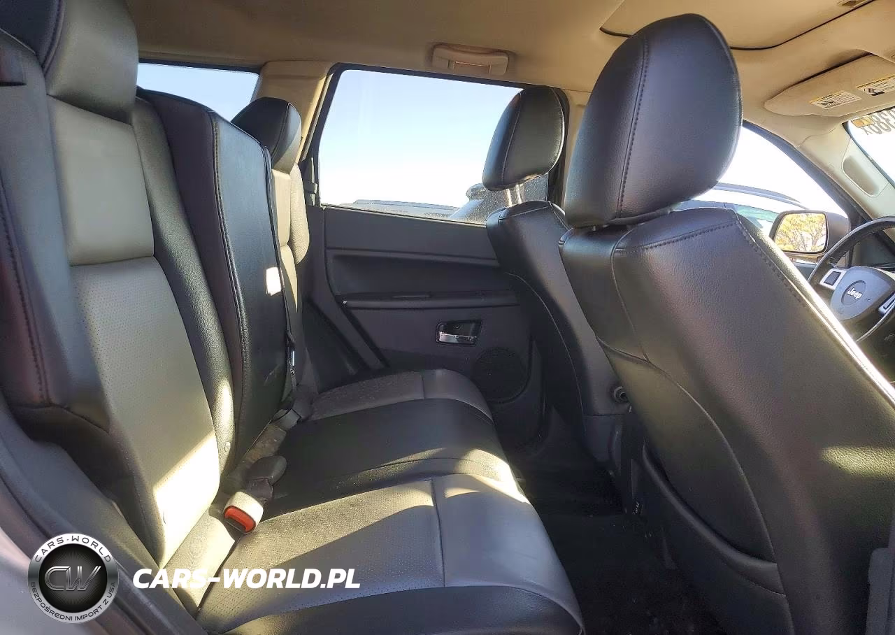 2010 Jeep Grand Cherokee Laredo VIN:1J4PR4GK9AC104967 - 11