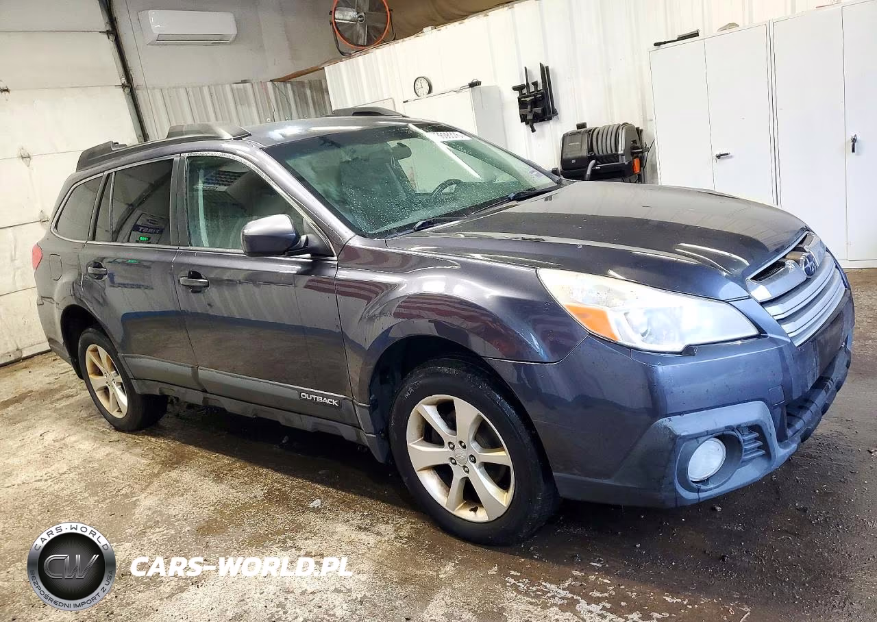 2013 Subaru Outback 2.5I Premium VIN:4S4BRBCC1D3243591 - 4