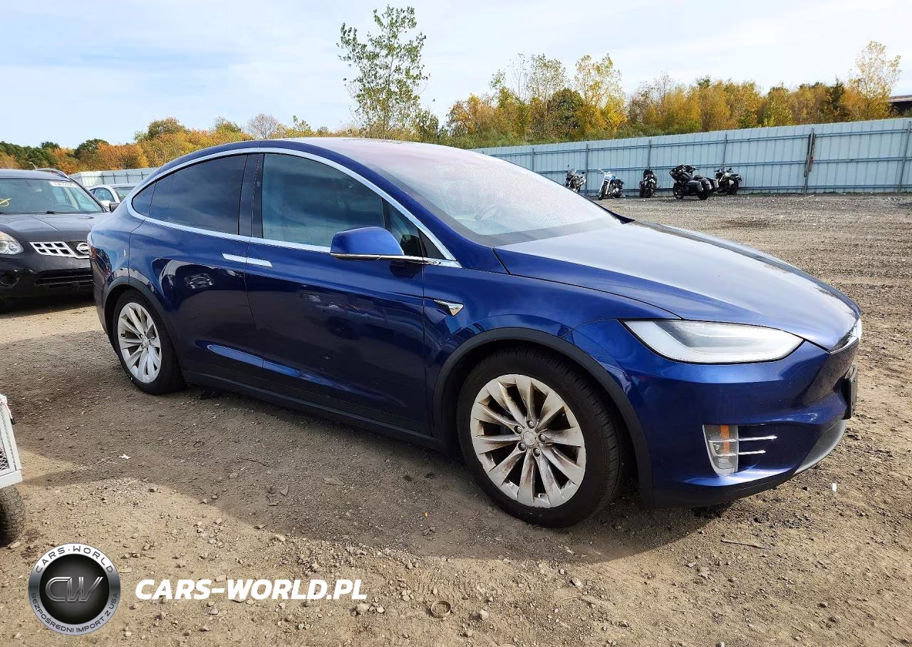 2020 Tesla Model X VIN:5YJXCBE2XLF305961 - 4