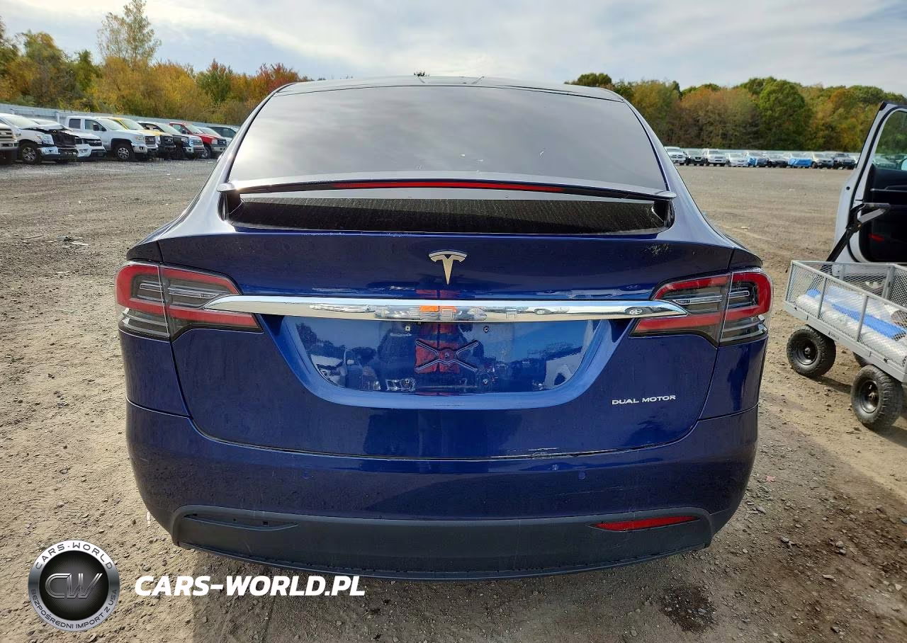 2020 Tesla Model X VIN:5YJXCBE2XLF305961 - 6
