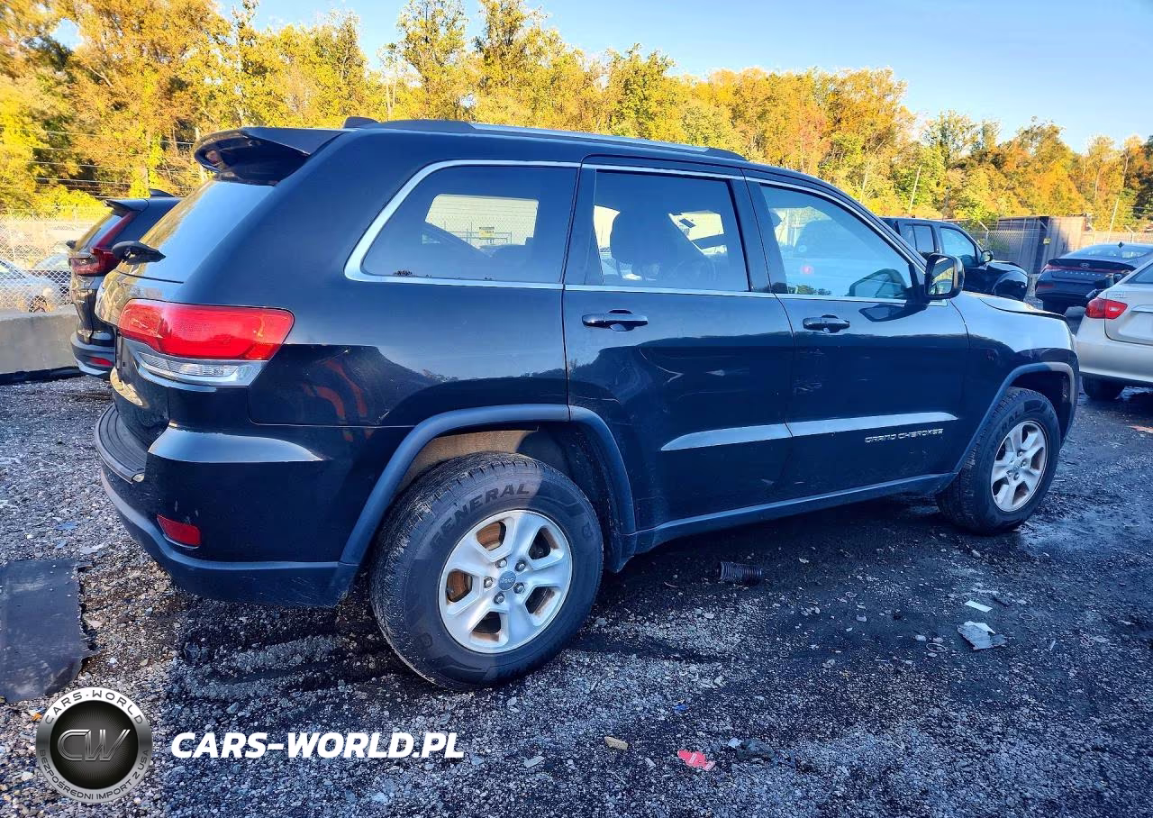 2015 Jeep Grand Cherokee Laredo VIN:1C4RJFAG0FC660811 - 3