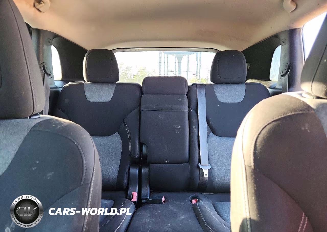 2018 Jeep Cherokee Latitude VIN:1C4PJLCB0JD542445 - 10
