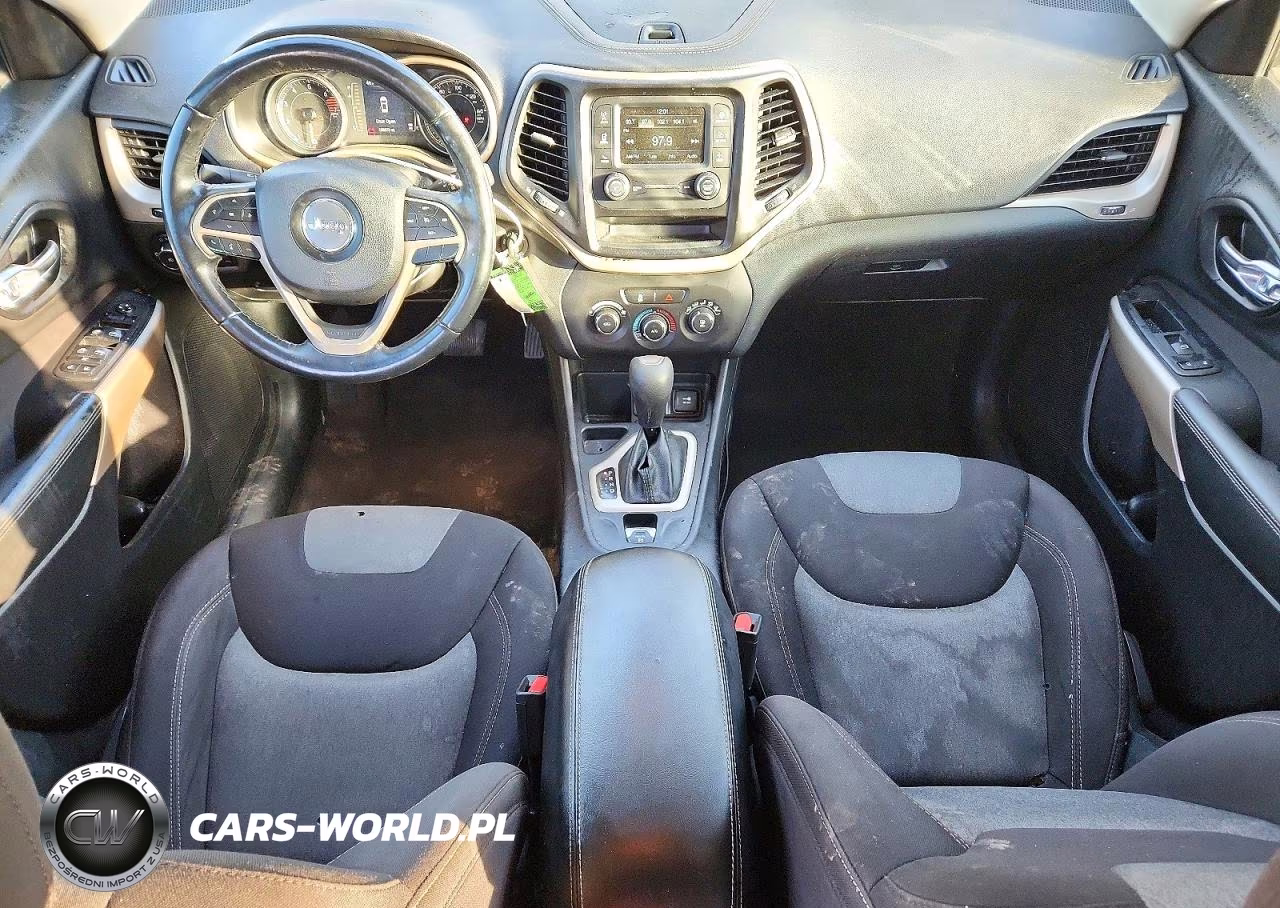 2018 Jeep Cherokee Latitude VIN:1C4PJLCB0JD542445 - 8