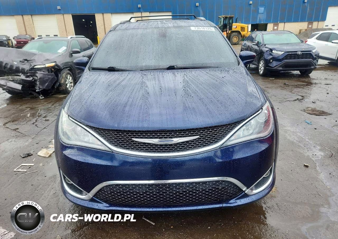 2017 Chrysler Pacifica Touring L VIN:2C4RC1BGXHR688542 - 5